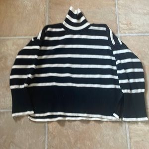 Cute Striped Black White sweater size S